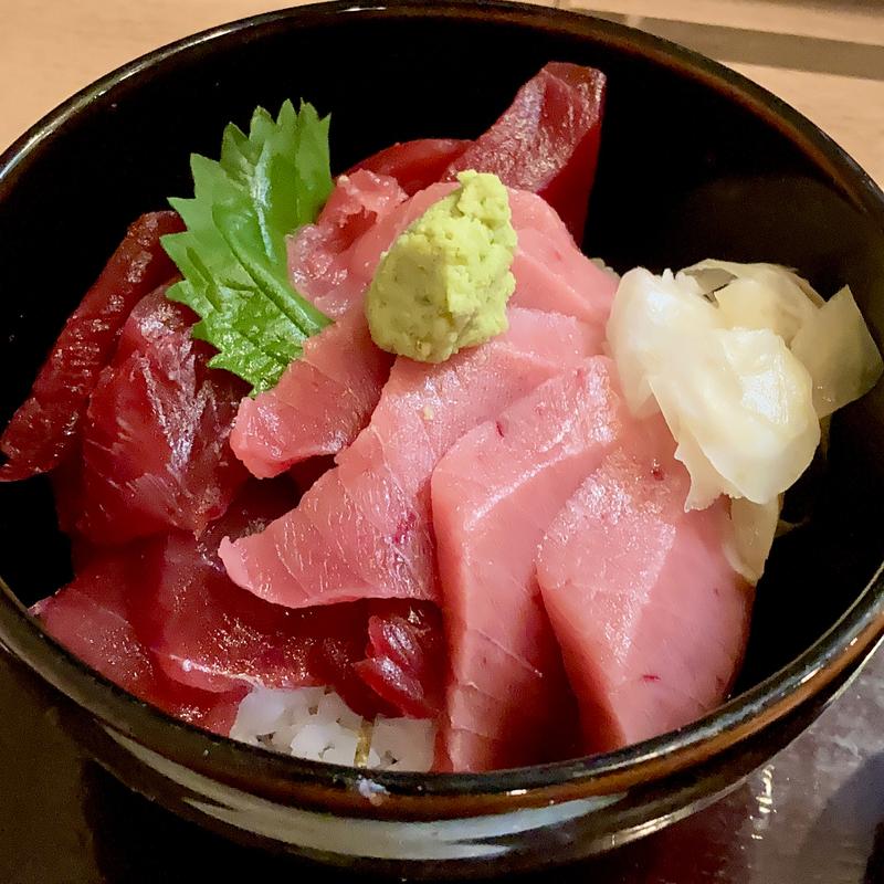 ハーフ&ハーフ丼(あかみと中トロ)てんこもり(まぐろの鉄人)