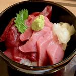 ハーフ&ハーフ丼(あかみと中トロ)てんこもり