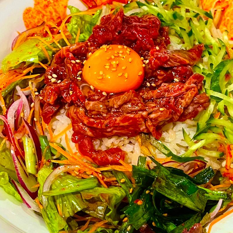 サラダユッケボウル(韓国創作料理Sesame)