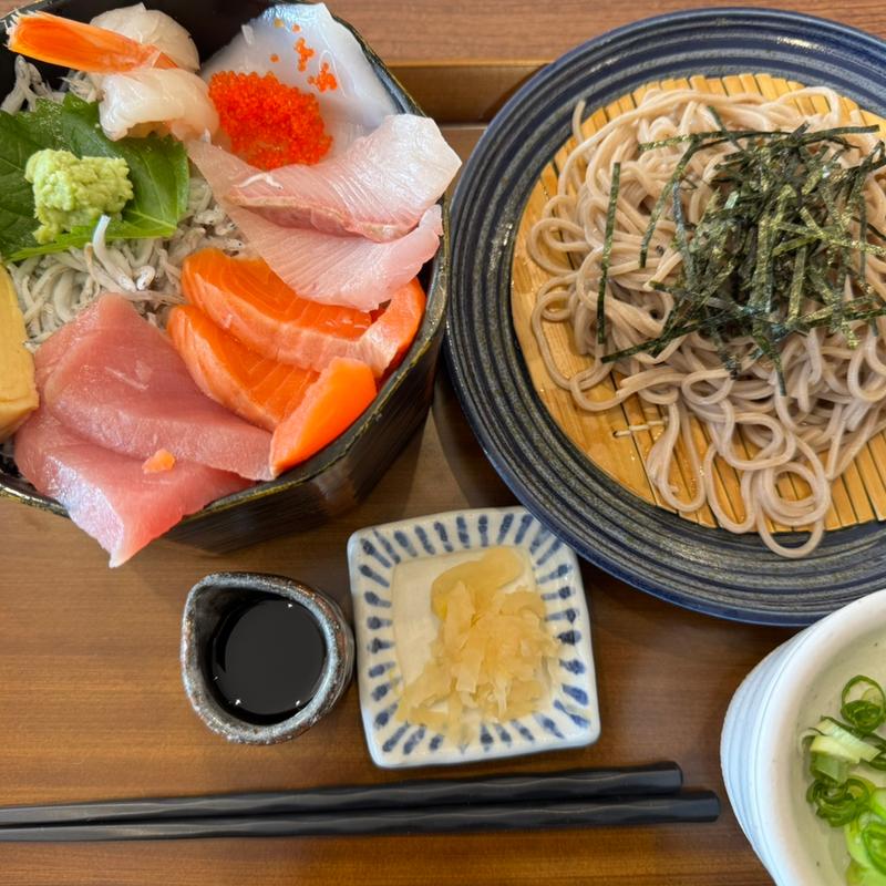 海の幸丼 麺セット(南紀道の駅すさみ)