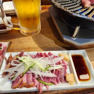 ヤギ刺し(肉屋文月 千五百べろ)