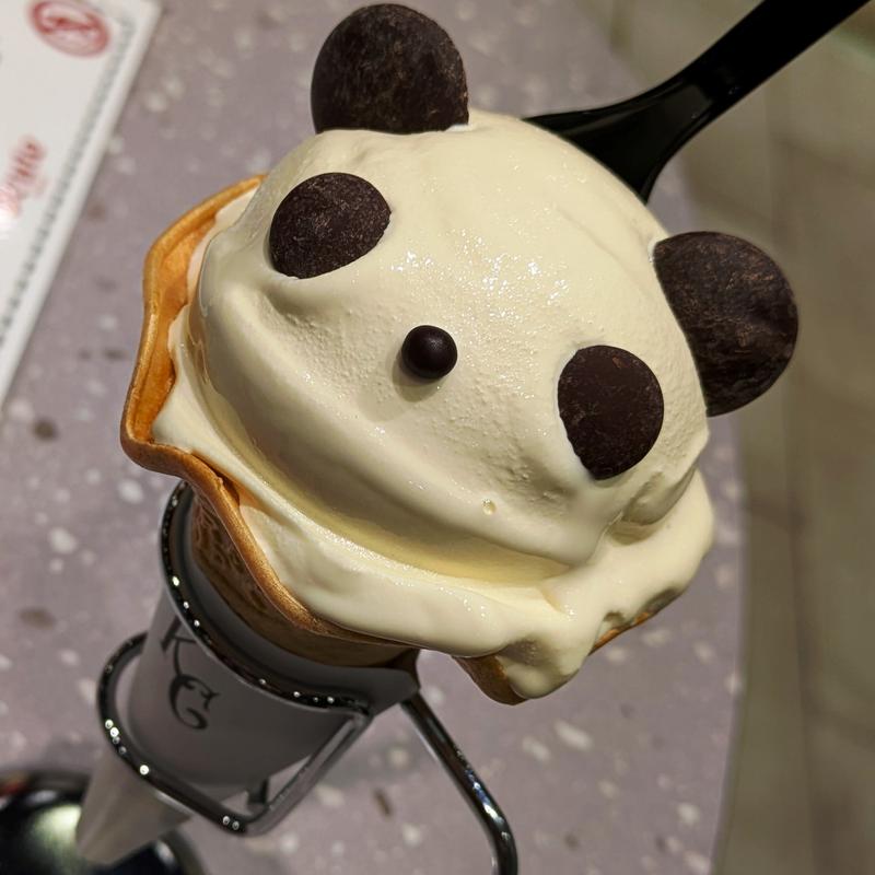 パンダソフトクリーム(KURAMAE CANNELÉ エキュート上野店)