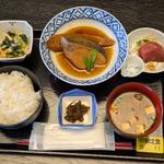 日替わり定食A＋B（サラダ＋刺身付き）(磯料理　喜良久亭 （きらくてい）)