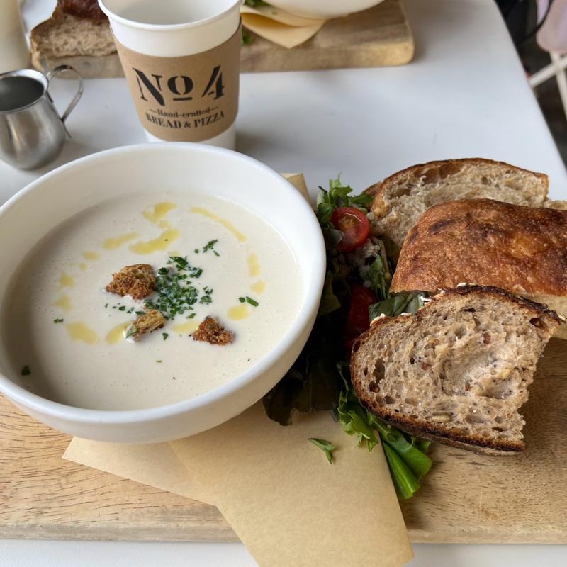 モーニングスープセット ミニサラダとブレッドつき(No.4 )