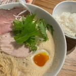 とり白湯醤油そば(麺屋のとなり)