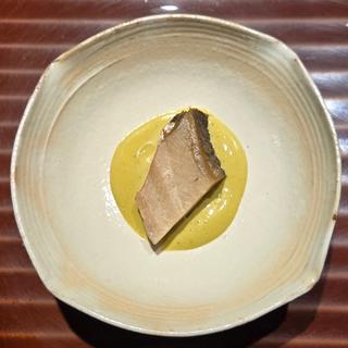 蒸しアワビ 肝ソース(鮨在)