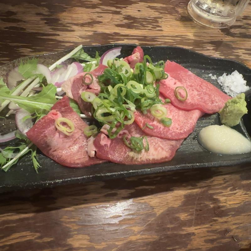 和牛タン刺(にくちゃん )