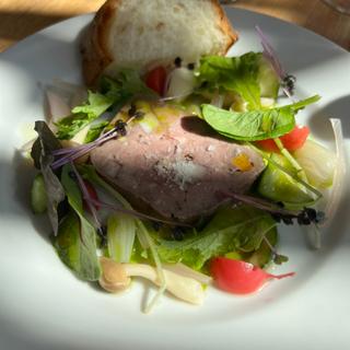 ラム・テリーヌ、野菜の酢漬け（仔羊肉）