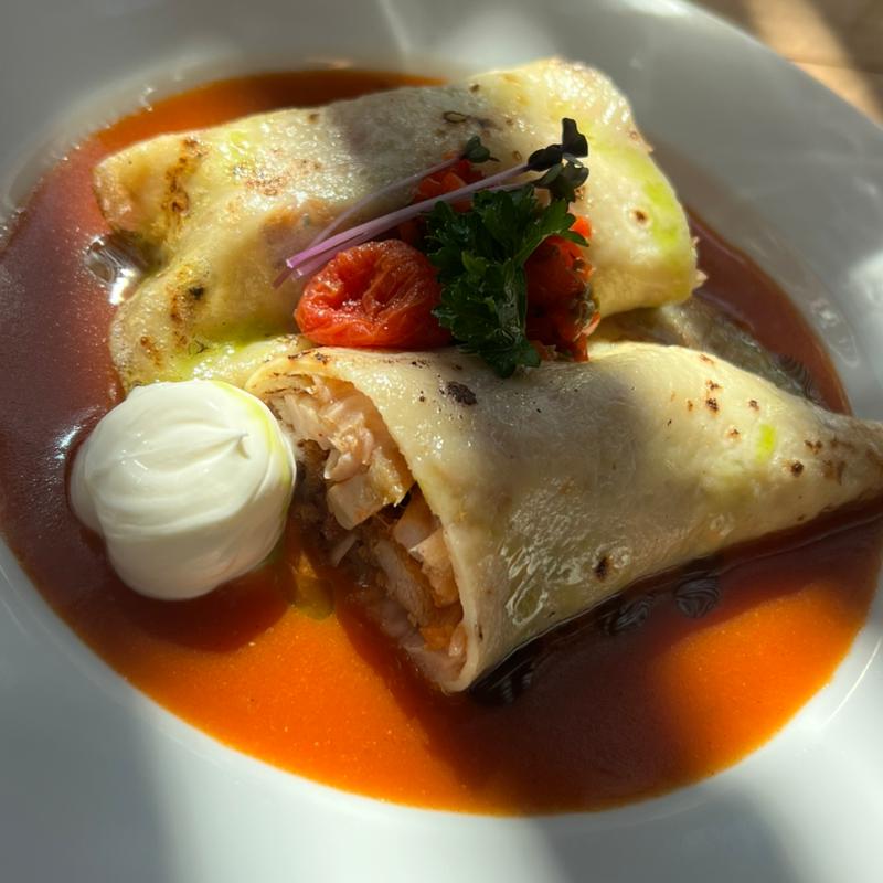 ホルトバージ風肉入りクレープ（鶏肉）(「ミシュカ」キッチン＆バー)