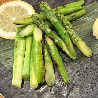 アスパラ炭火焼き(居酒屋 天金 （てんきん）)