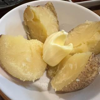 北あかりのじゃがバターと塩辛のセット(居酒屋 天金 （てんきん）)