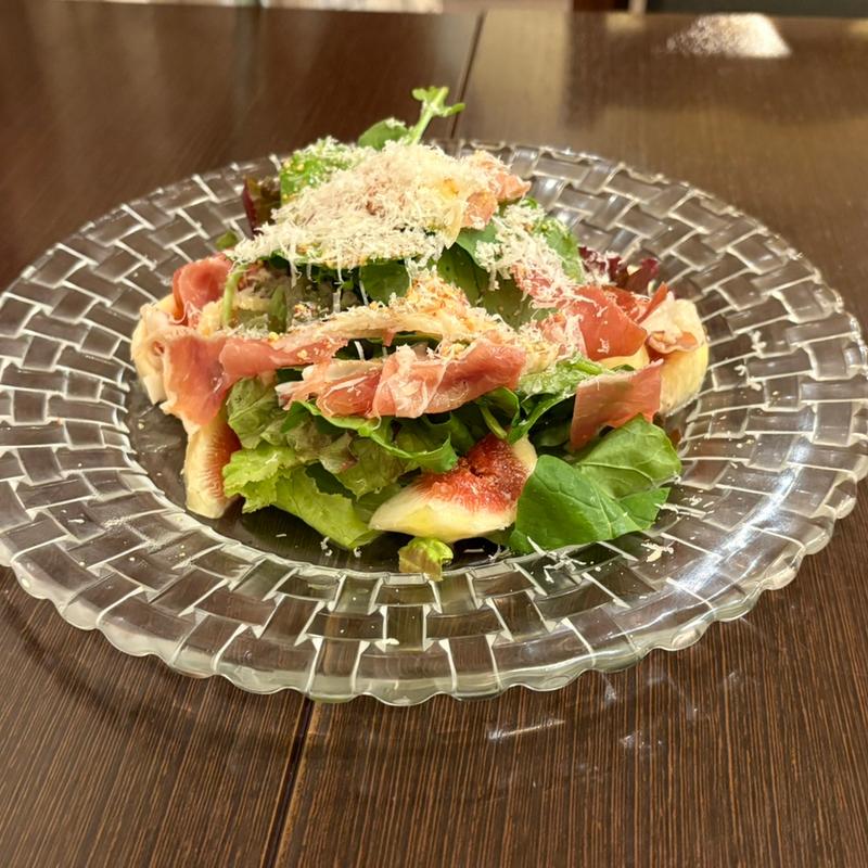 生ハム　イチジク　ナッツのサラダ(トラットリア キタッラ (Trattoria Chitarra))