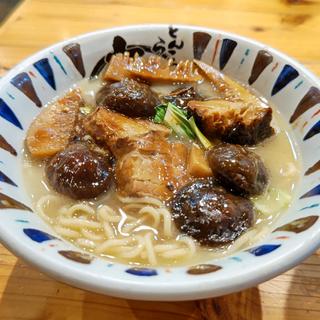 どんこと角煮の旨煮ラーメン(七志 港南台バーズ店)