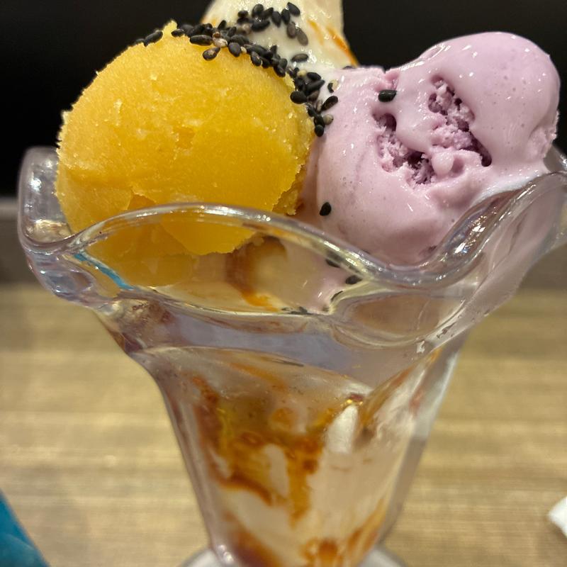 スイートポテト＆紫芋のパフェ(サンマルクカフェ 札幌ル・トロワ店)