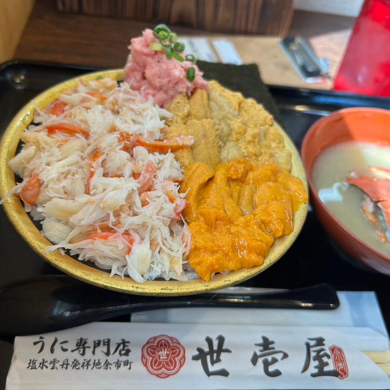 うにズワイ蟹丼 赤(うに専門店世壱屋 余市実家店)