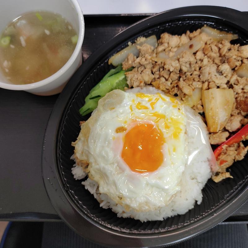 ガパオセット（スープ付き）(本格タイ料理 バル プアン 渋谷店)