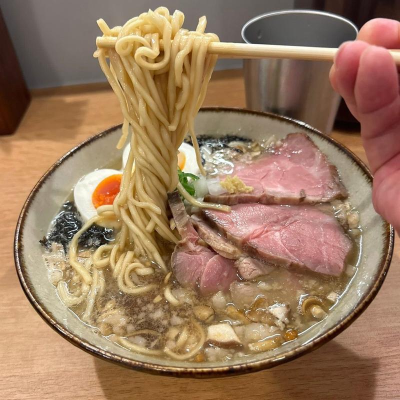 背脂煮干しキノコ醤油らーめん 煮玉子 山形豚チャーシュー2枚(麺ふたり)