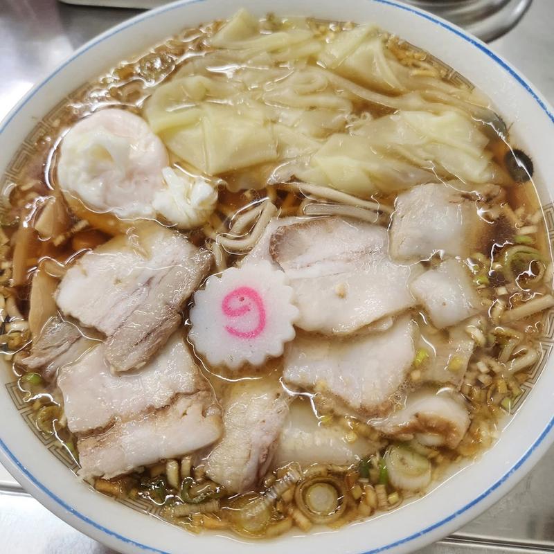 チャシューワンタン麺 落とし玉子(中華そば みたか )