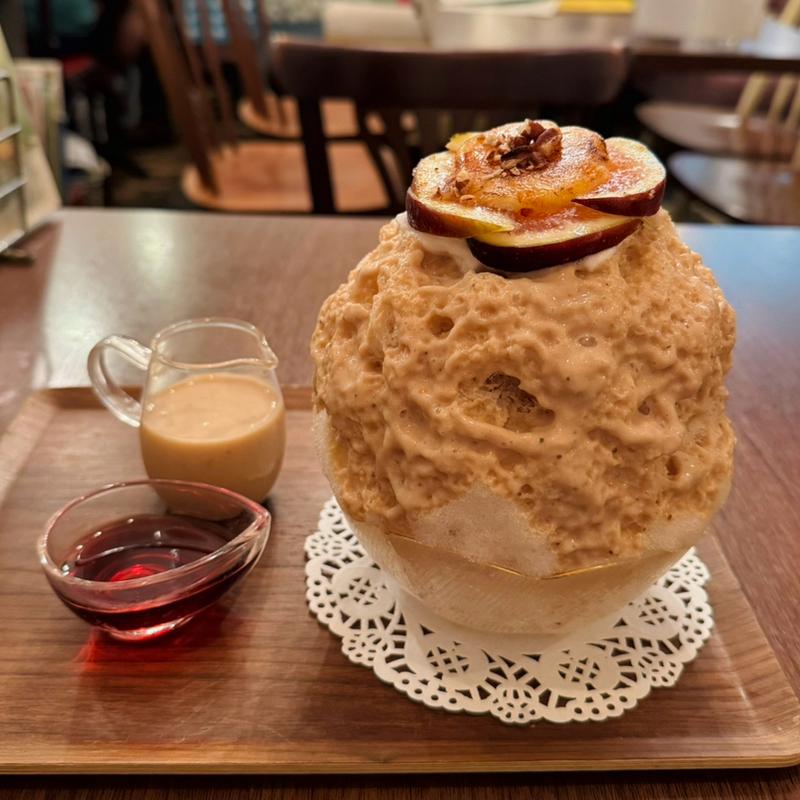 バナチとイチジクのシブースト(カフェ　ルミエール)