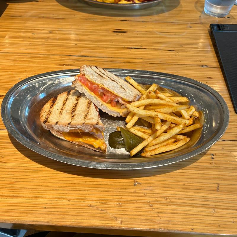 グリルサーモンサンド(THE CORE KITCHEN/SPACE)