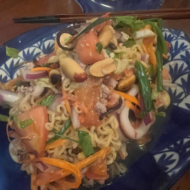 ヤムママー 海老と即席麺のサラダ(タイのおうちごはんaroina)