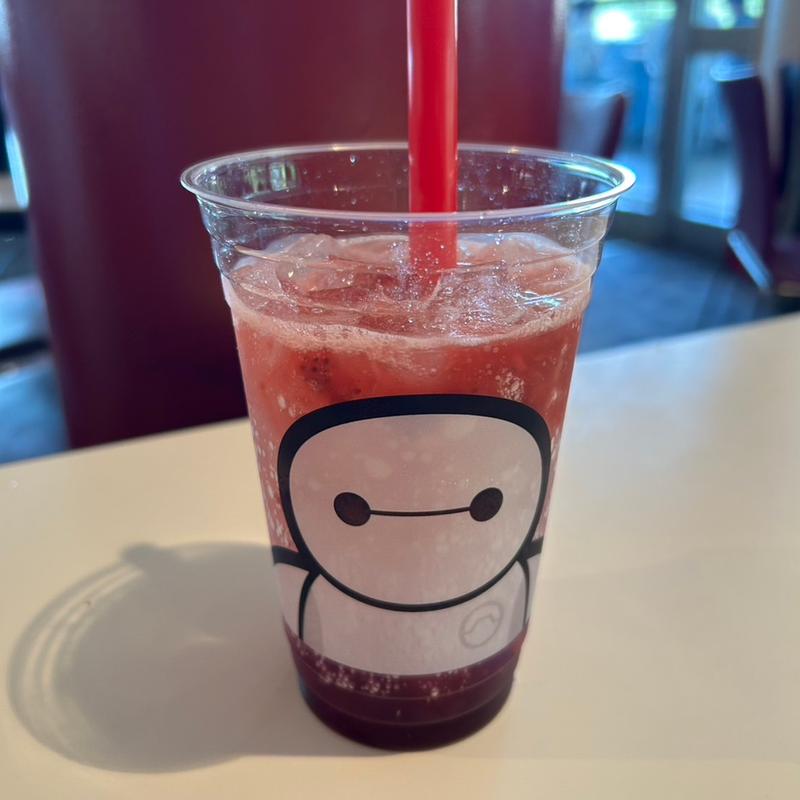 スパークリングゼリードリンク　ストロベリー&バタフライピー(トゥモローランド・テラス)