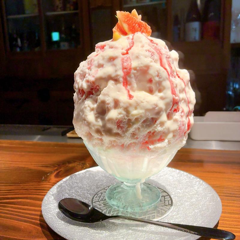 酒粕クリームチーズとイチチクと赤紫蘇(flat sake bar)