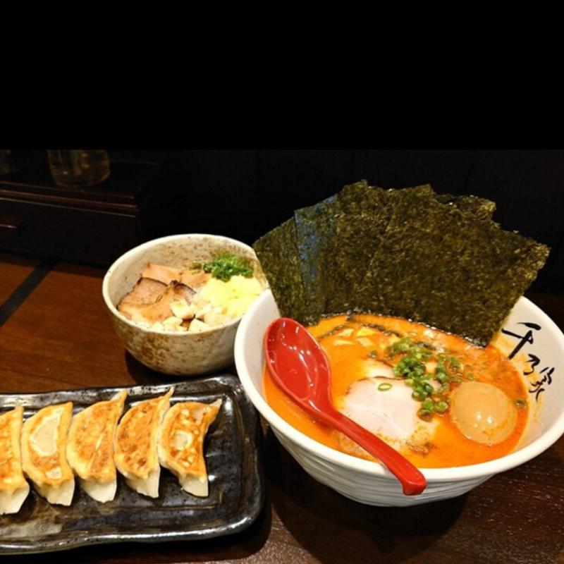 辛くち　特製炙り丼　餃子(千乃家)