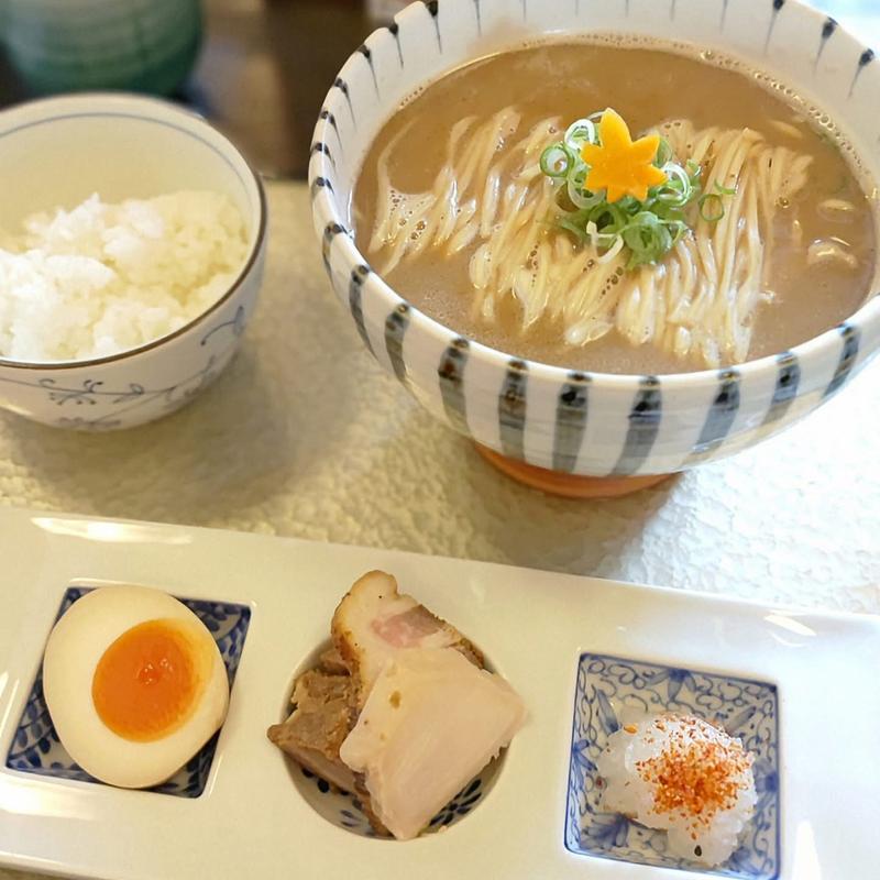焼き秋刀魚らぁ麺 ライス(麺屋八っすんば)