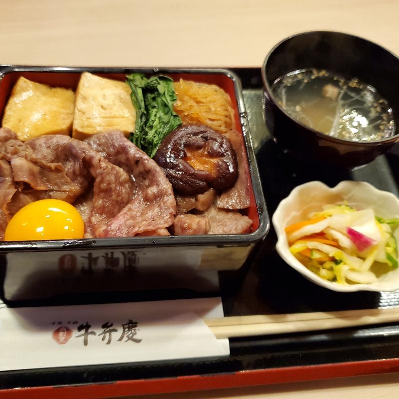 黒毛和牛すきやき重(牛弁慶 新橋本店)