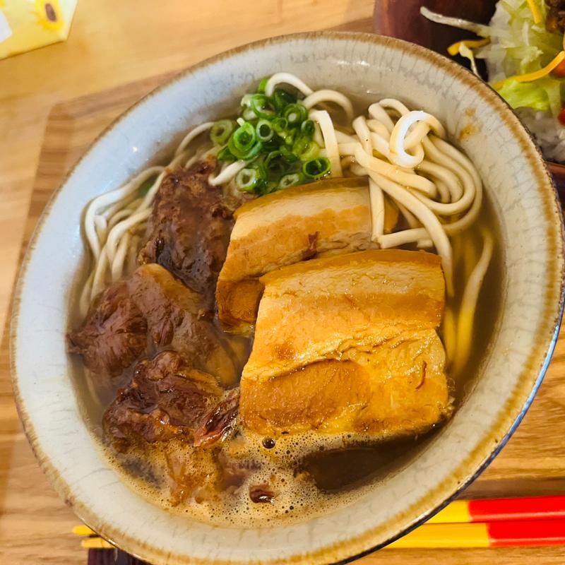 菊鶴そば（中）(沖縄そば専門店 菊鶴そば)