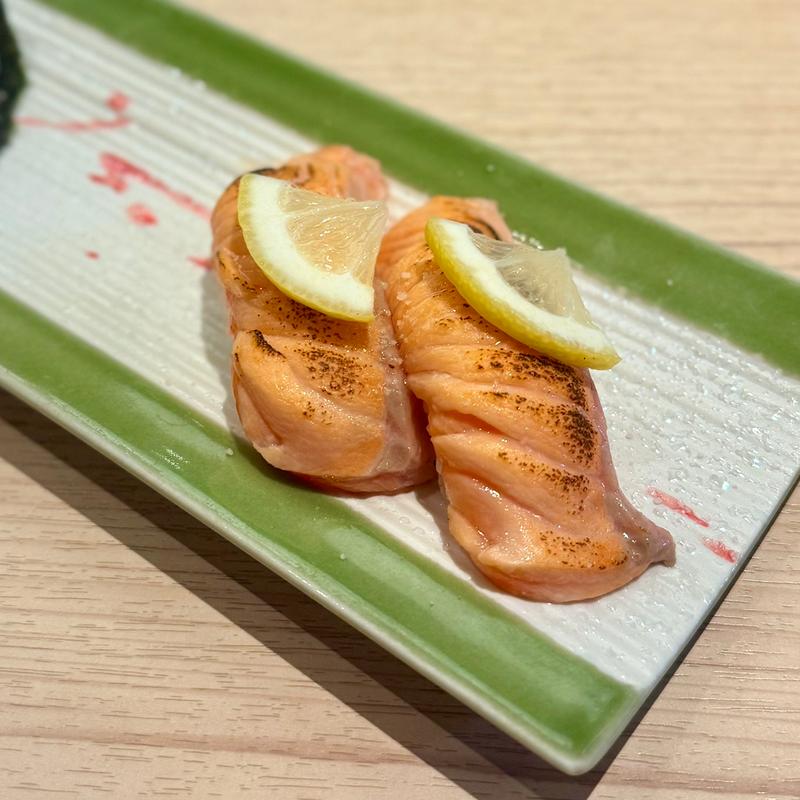 炙りサーモン(桃太郎すし 谷原店)