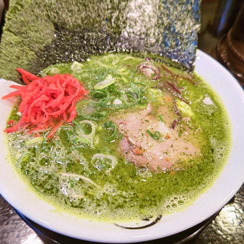 私が愛したみどりラーメン(豚骨ジェノバ)＋焼海苔(のげら～ )