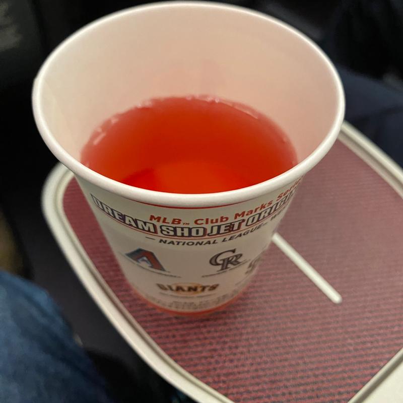 モモとブドウのジュース(JAL サクララウンジ 羽田空港 南ウイング)