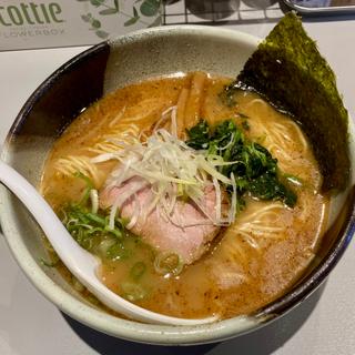 真鯛豚骨スープ鯛醤油らぁめん(製麺食堂あぶみ 辻堂店)