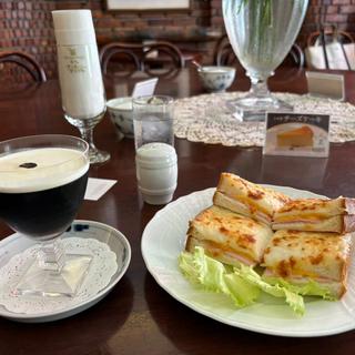 クロックムッシュ 琥珀の女王(カフェ・アンセーニュ・ダングル 自由が丘店)