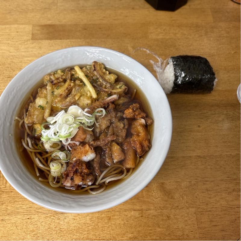 ゲソ天そば　半天ぷら　おにぎり(戸隠 （トガクシ）)