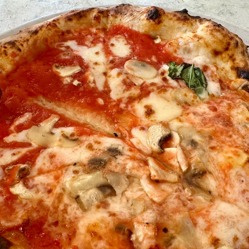 キノコのピッツァ(Pizzeria e Trattoria da ISA)