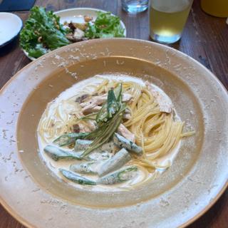 徳島のオクラと美櫻鶏で「アンチョビ・チキン・クリーム」スパゲッティ