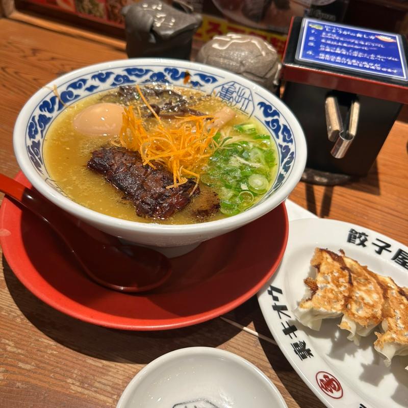 亀王らーめん(炊き餃子と麺 裏きおう)