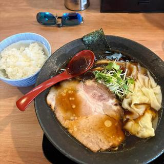 いわきブラックわんたん麺 半ライス(壱虎)