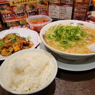 豚キムチ定食＋ラーメン濃いめ(来来亭 東川口店)