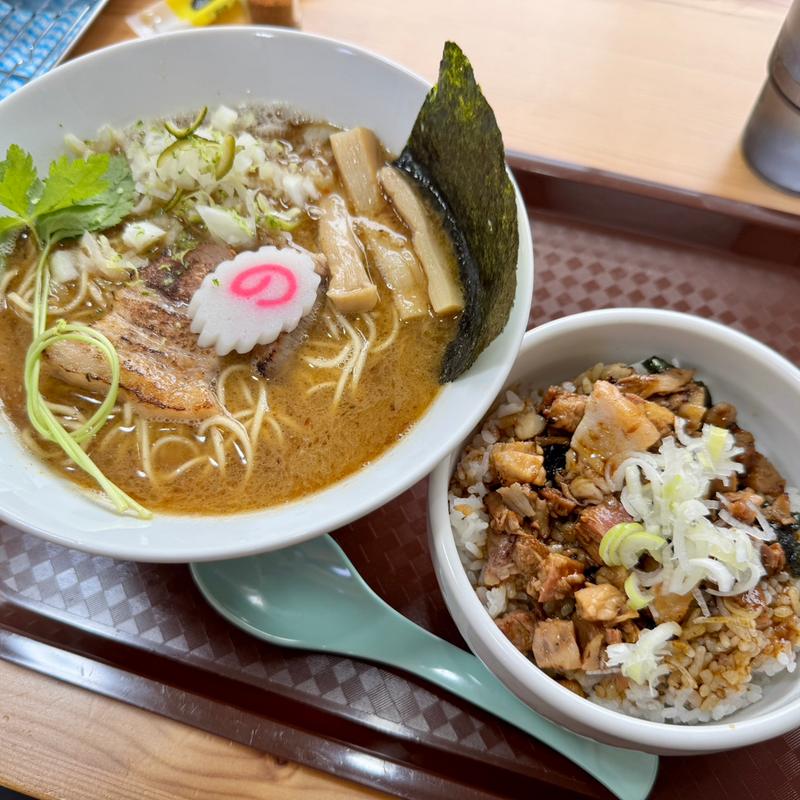 ラーメン中盛り＋チャーシュー丼(らーめん理庵)