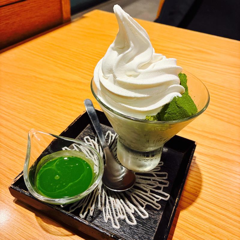 抹茶わらび餅ソフトクリームパフェ(24/7 café apartment 梅田)