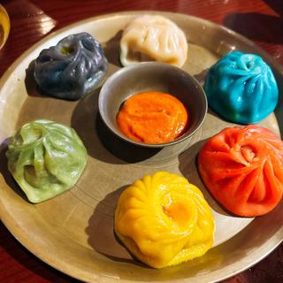 レインボーモモ(ネパール民族料理 カスタマンダップ 大塚駅 （Kashthamandap）)