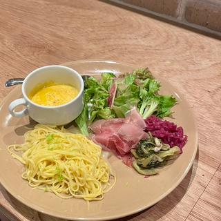 レモンバターソースのパスタ