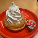 焼きたてデニッシュソフトクリーム添え
