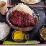 ロースとんかつ定食(チロル)