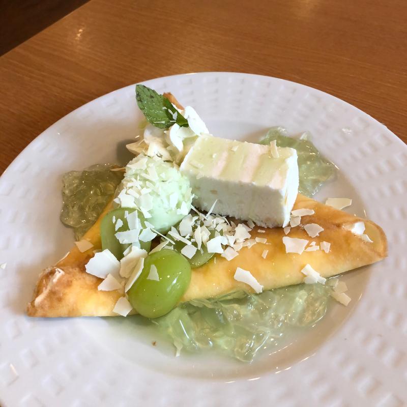 シャインマスカットとカッサータのクレープ(ココス 足立保木間店)