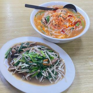ニラレバと激辛タンタンメン(新富飯店)